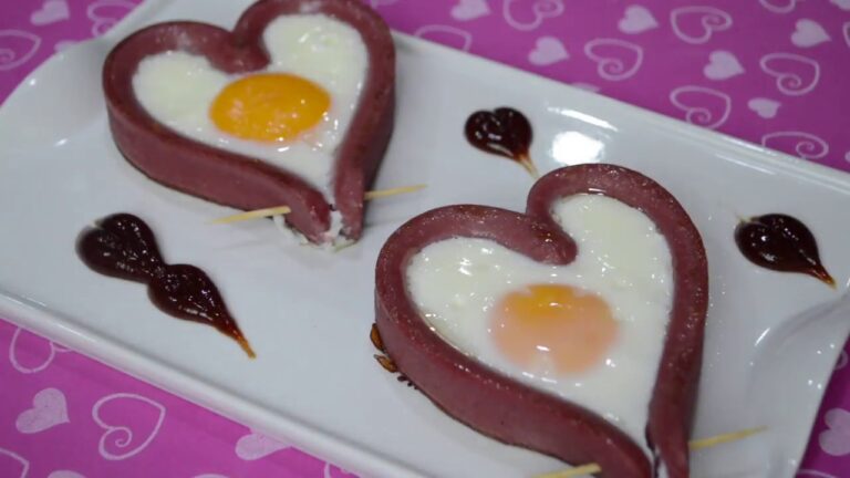Preparaci&oacute;n perfecta de salchicha frankfurt para el desayuno